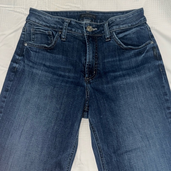 Silver Jeans CO. — New and has NO stains - Picture 2 of 4